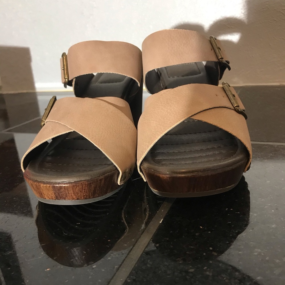 White mountain heels - Picture 2 of 5